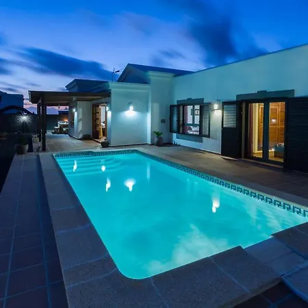 El Faro Playa Blanca (Lanzarote)